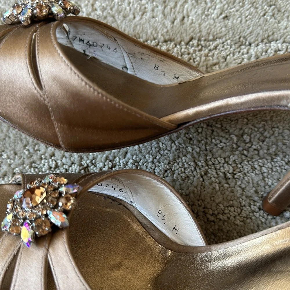 Stuart Weitzman Goodlife D’Orsay Jeweled Satin Open Toe Heel Pumps Sz Gold 8.5M